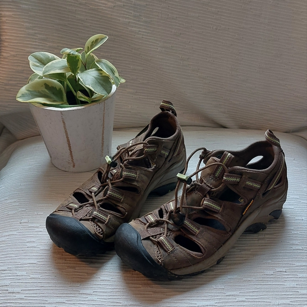 Keen Brown Outdoor Sandals Size 7